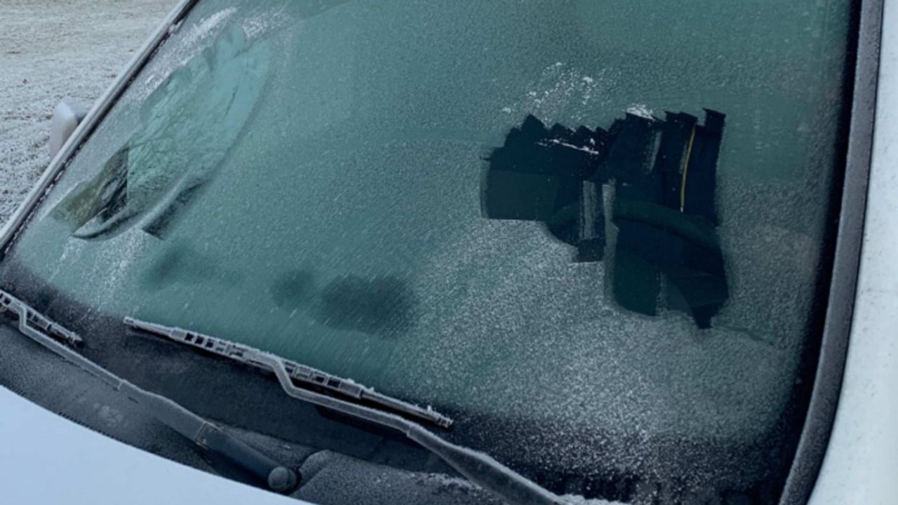 İsveç'te camları buz tutan aracı kullanan sürücüye 40 bin kron ceza